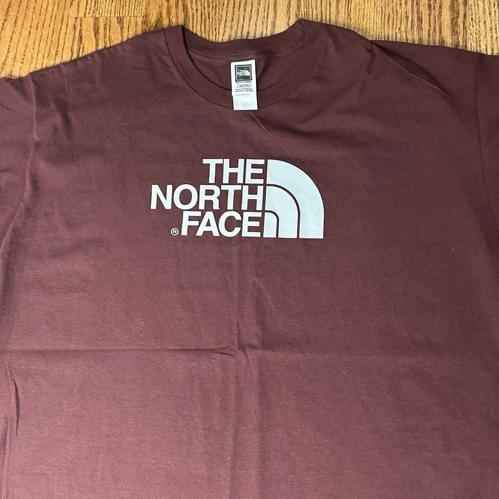 The North Face Mens Tshirt Size XXL Burgundy